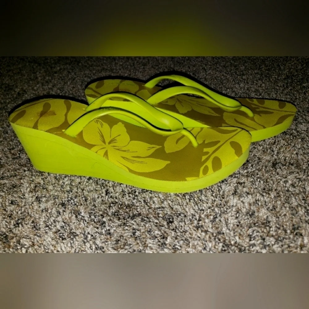 Old Navy| Floral Tropical Wedge Sandals